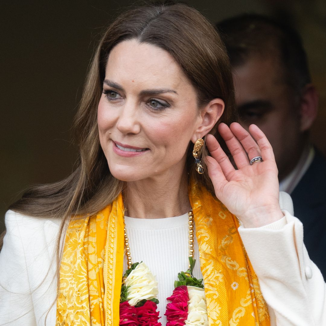 Kate Middleton slips off her heels and goes barefoot in unexpected royal moment