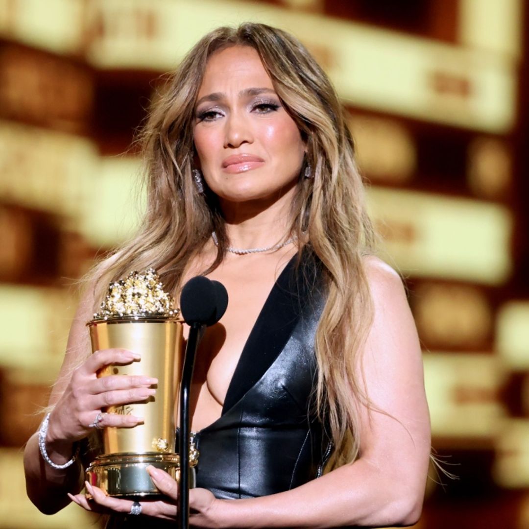 Jennifer Lopez gives rare shout out to Ben Affleck during emotional MTV Awards speech