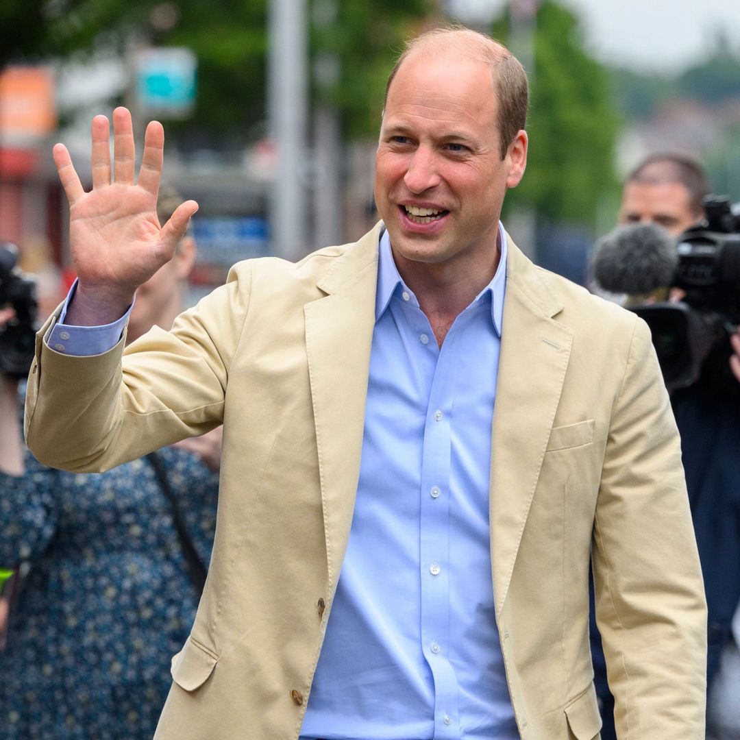 Prince William surprises shoppers as he reunites with Big Issue seller