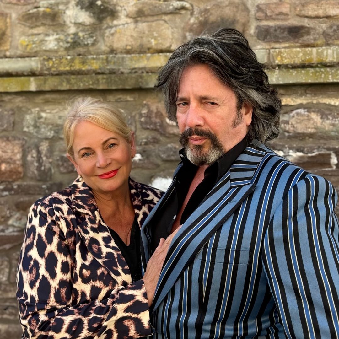 Laurence Llewelyn-Bowen relinquishes deeds to eccentric Cotswolds manor in shock move