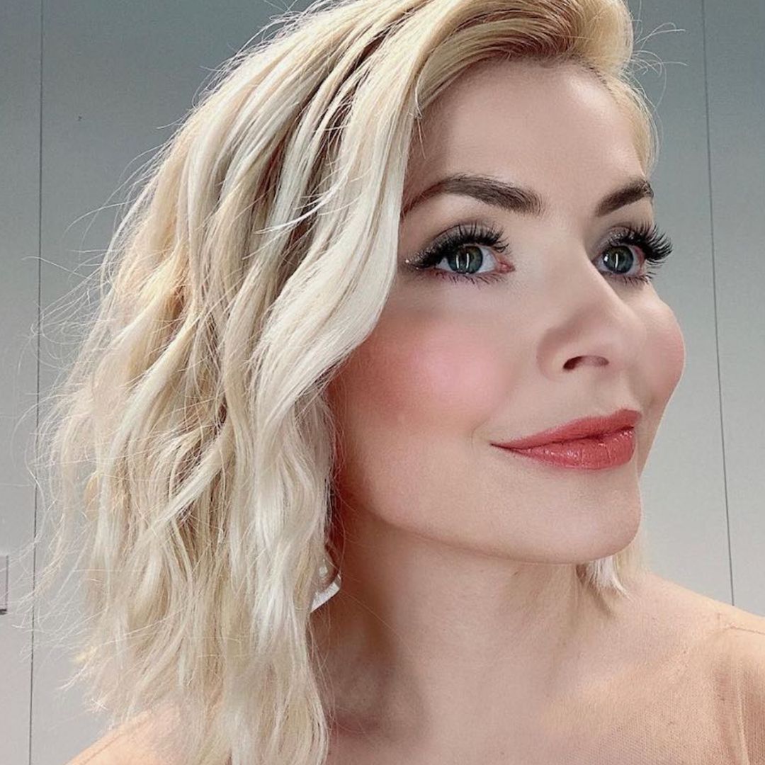 Holly Willoughby's favourite £8 mascara for super long lashes has just dropped in the Amazon sale
