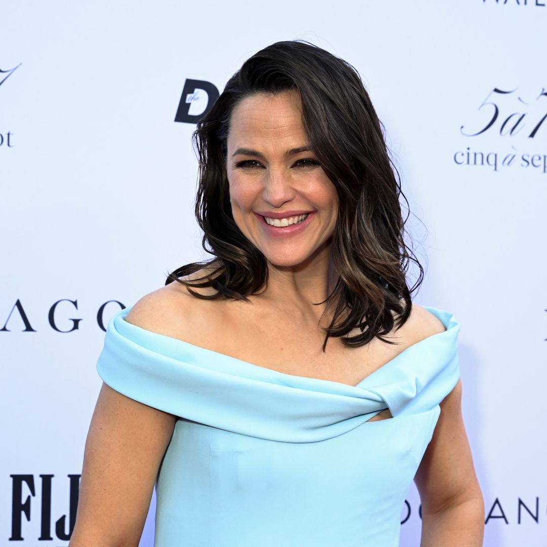 Jennifer Garner steals the show in tightfitting outfit at Daily Front Row Fashion Awards