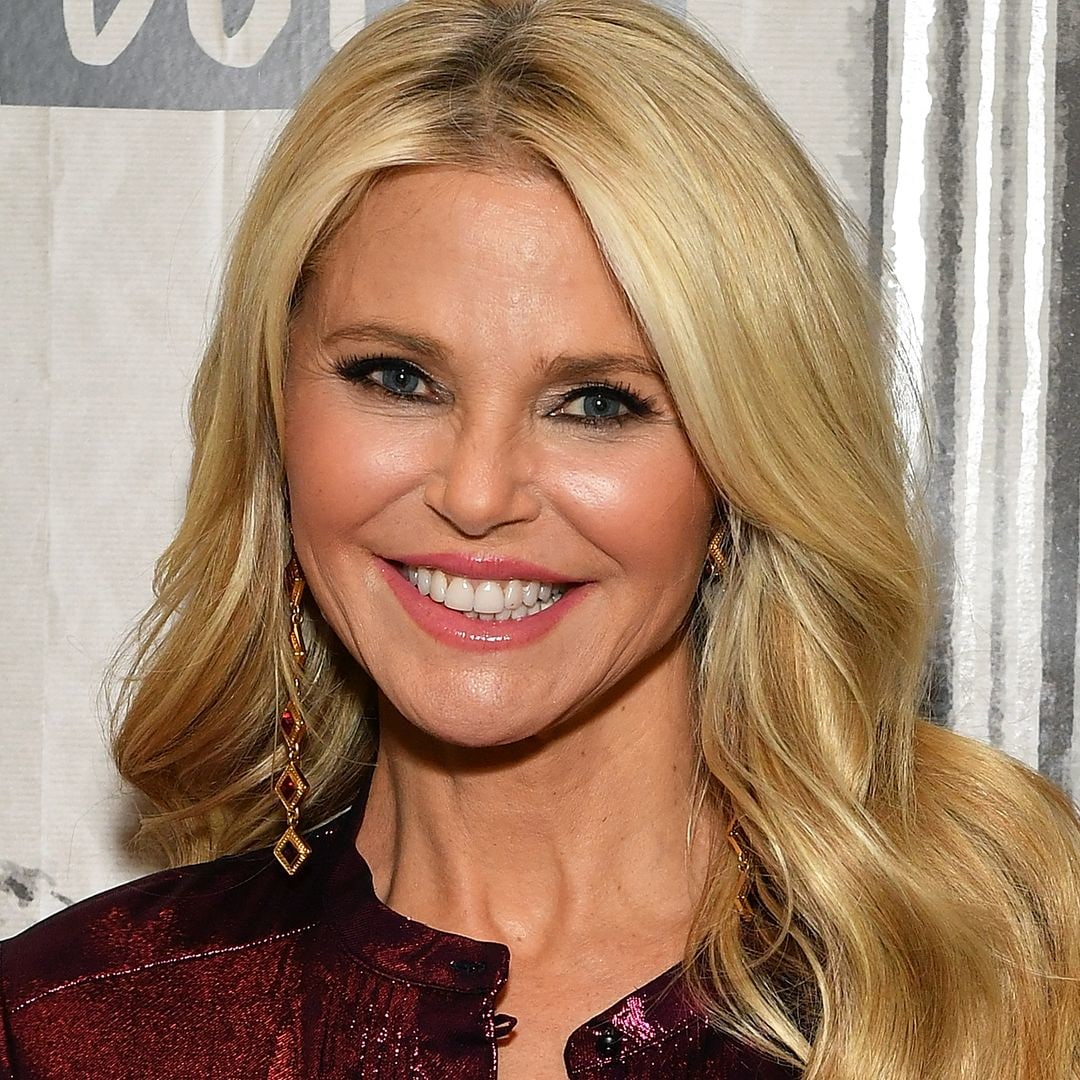 Christie Brinkley Wows With Latest Swimsuit Selfie Hello
