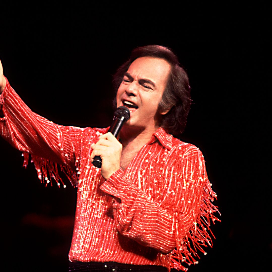 Neil Diamond turns 85! See his transformation over the years 