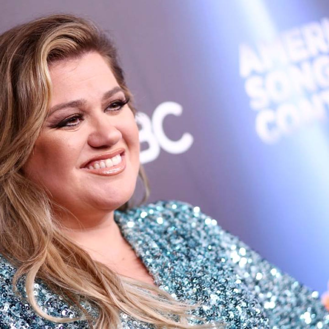 Kelly Clarkson takes the CMA Awards stage in figure-flattering full denim look
