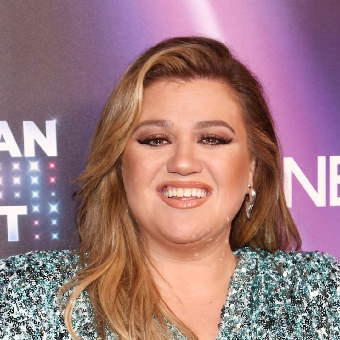 Kelly Clarkson's attire in new American Song Contest video is not what you'd expect