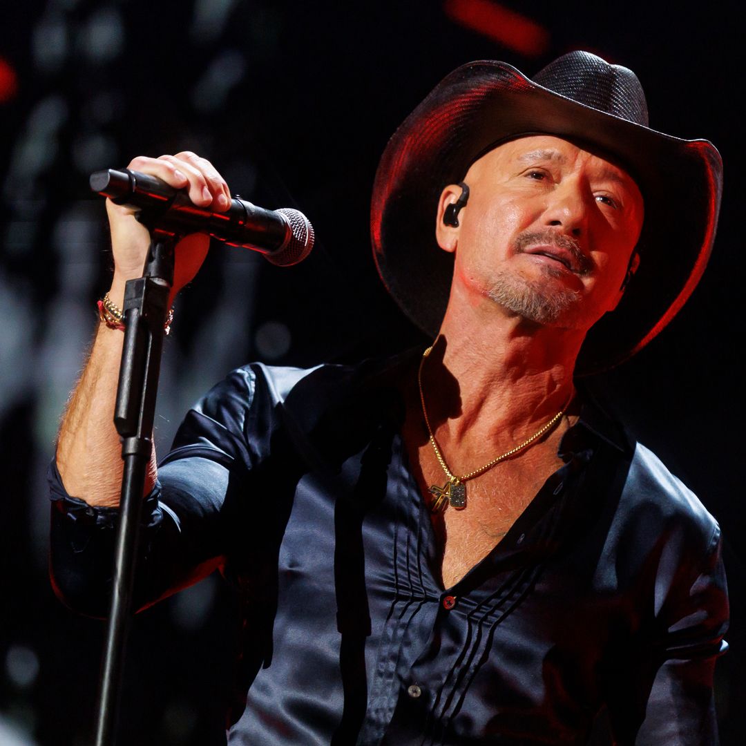 Tim McGraw delivers family surprise at latest concert