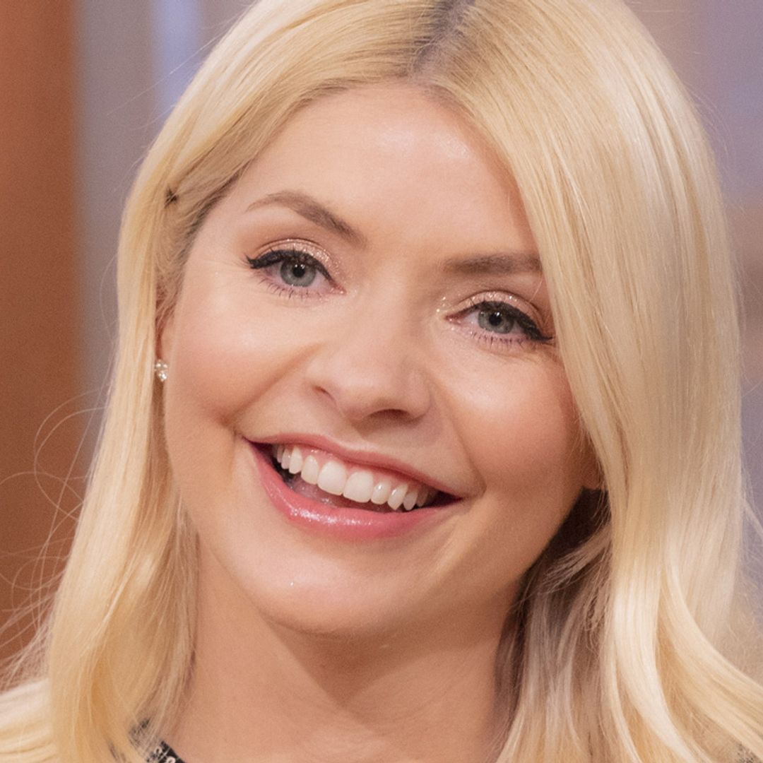 Holly Willoughby stuns in flattering cashmere and jeans