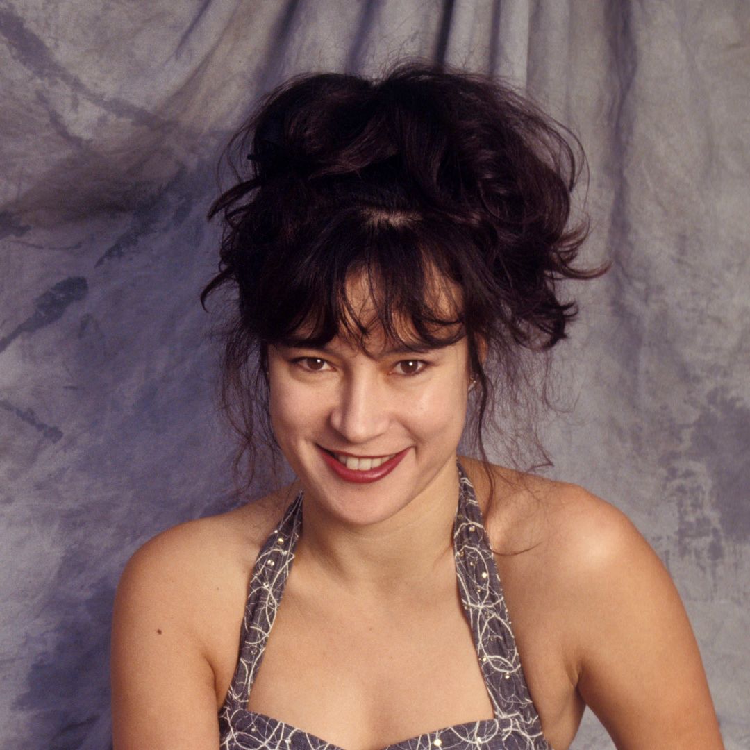 '90s horror star shocks fans with jaw-dropping poolside photo