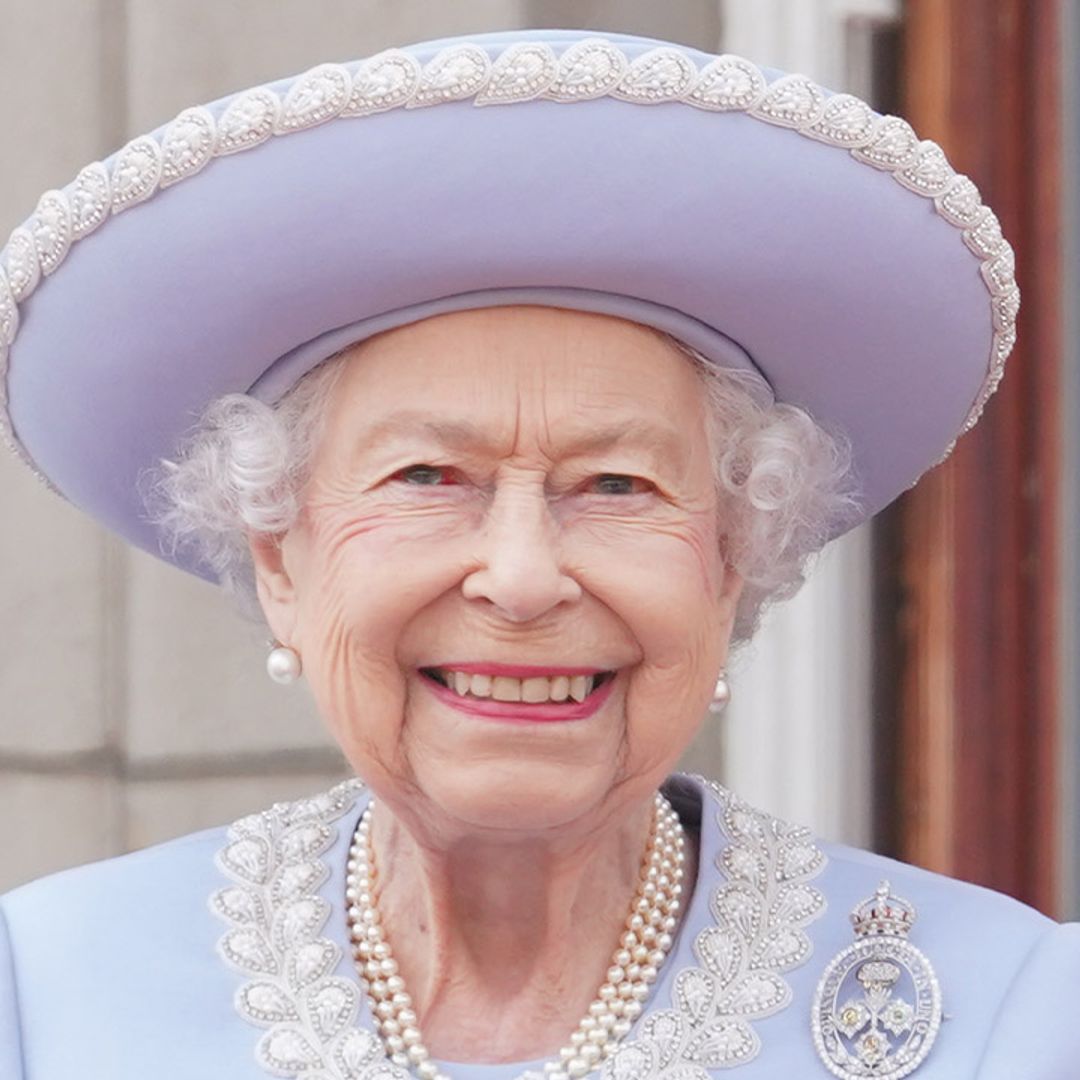 The Queen's mind-blowing colour clash bed will make you double take
