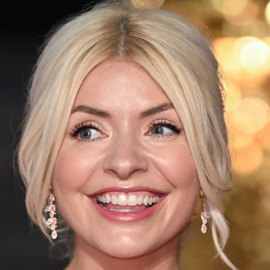 Holly Willoughby is bringing back skinny jeans in figure-hugging denim