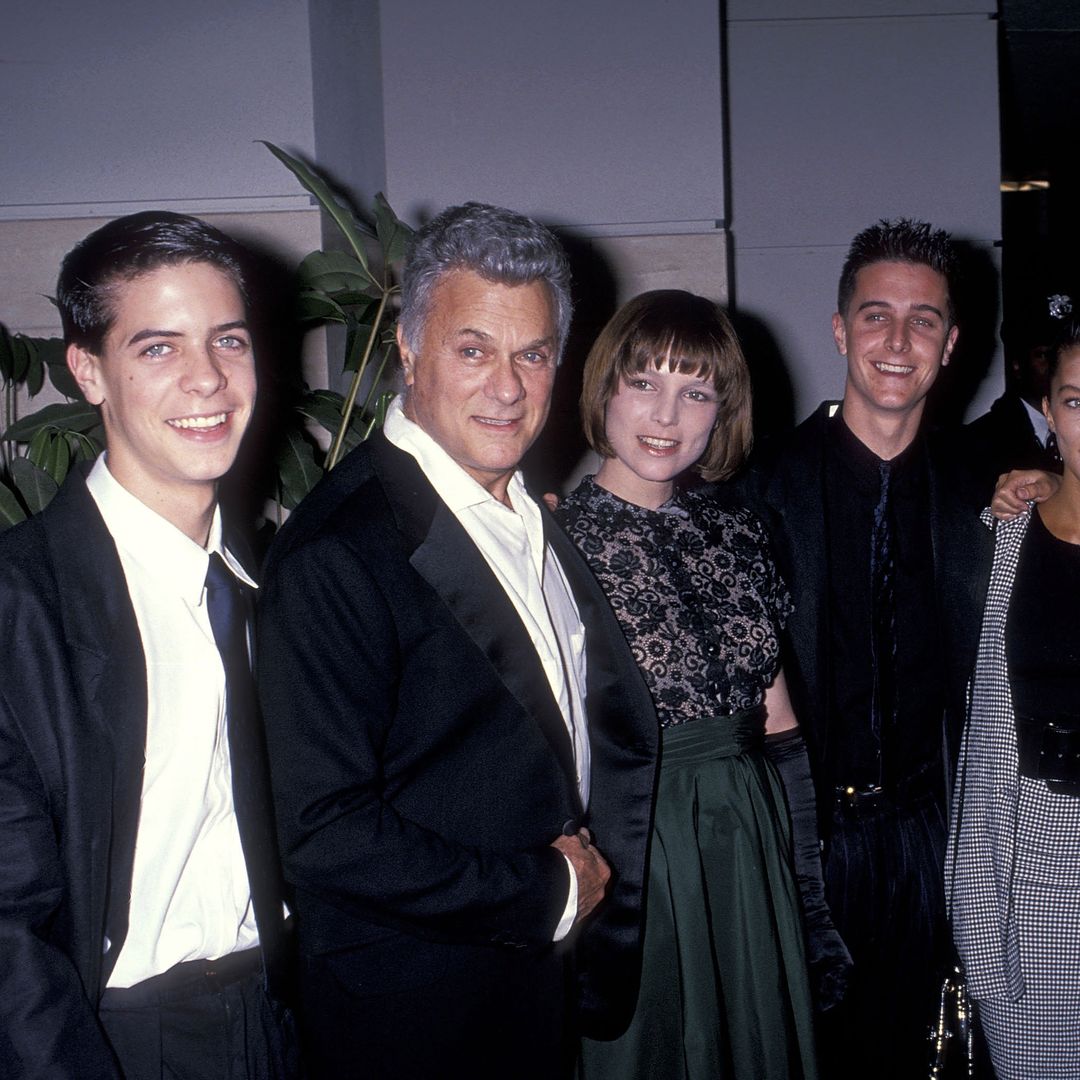 Actor Tony Curtis, son Benjamin Curtis, daughter Kelly Curtis, son Nicholas Curtis, daughter Allegra Curtis and daughter actress Jamie Lee Curtis attend Tony Curtis' Art Exhibition Dinner Party on April 22, 1989 at Beverly Hilton Hotel in Beverly Hills, California.