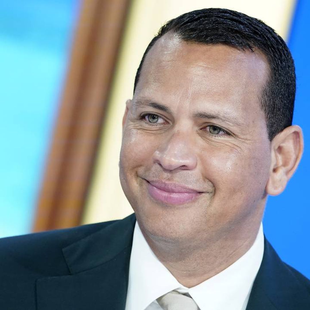 Alex Rodriguez makes a statement with 'date' photo post split