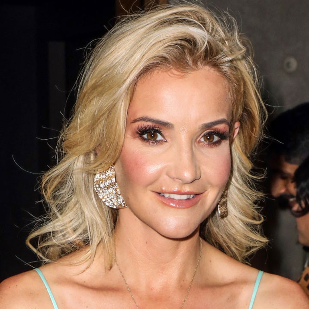 Pregnant Helen Skelton channels glamourous 1920s in new wedding photos