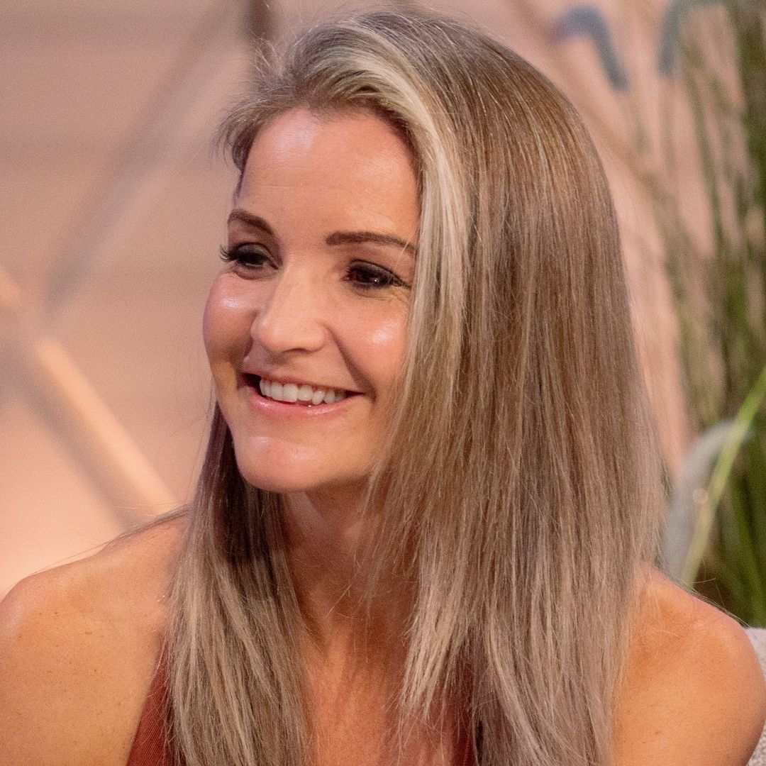 Helen Skelton shows off rock-solid abs in plunging bikini during family ...