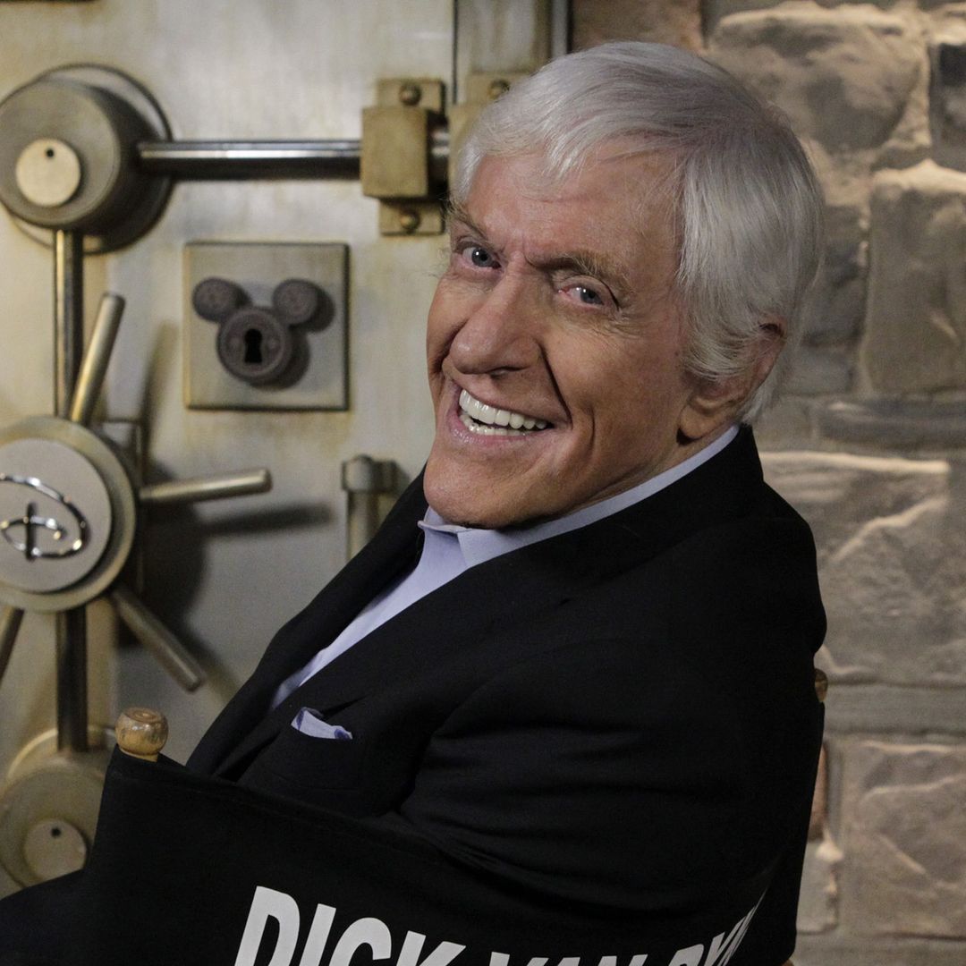 Dick Van Dyke's family life at 97 with famous children, grandchildren, and great grandchildren is like no other – photos