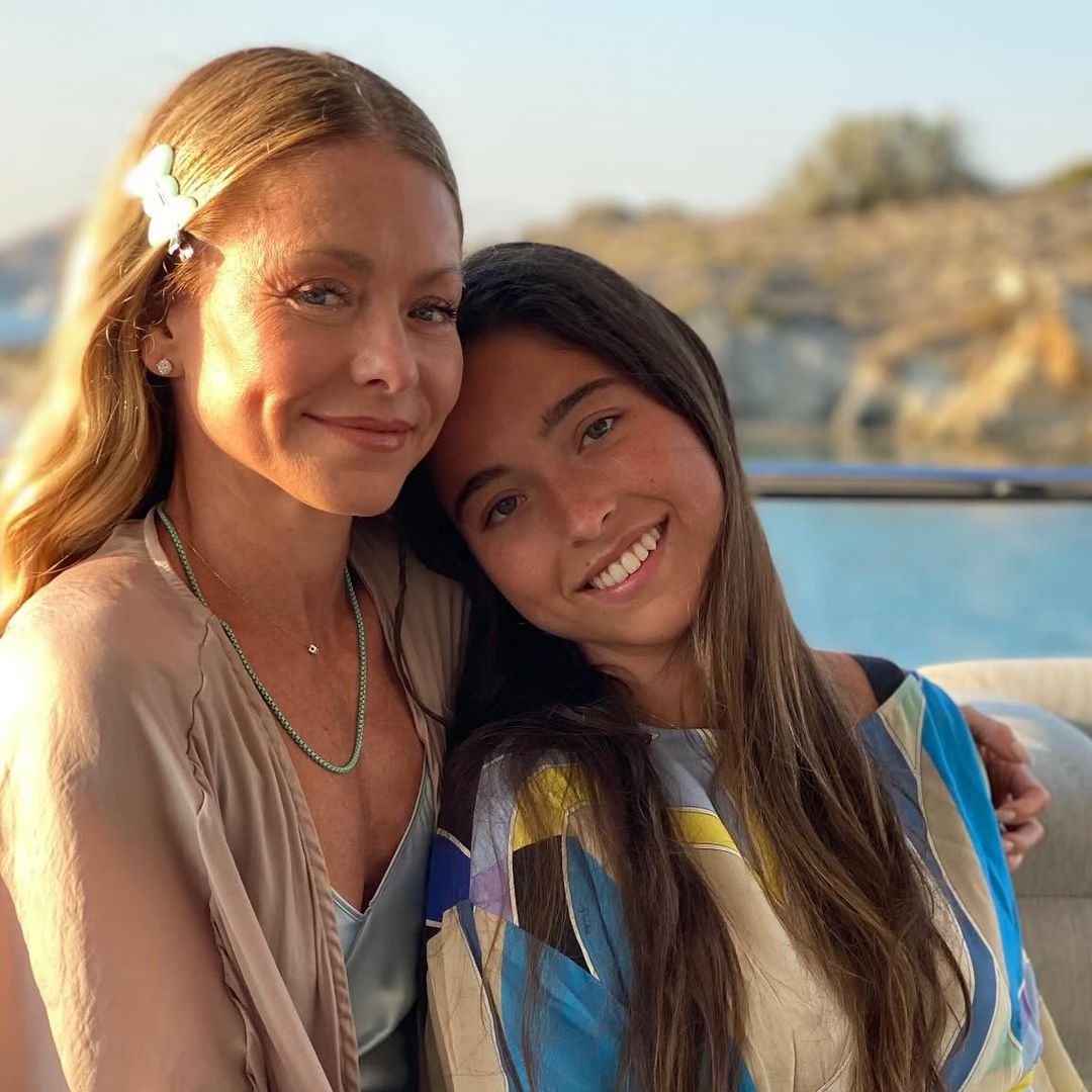 Kelly Ripa's daughter Lola stuns fans after ditching bikini top for sun-kissed photo