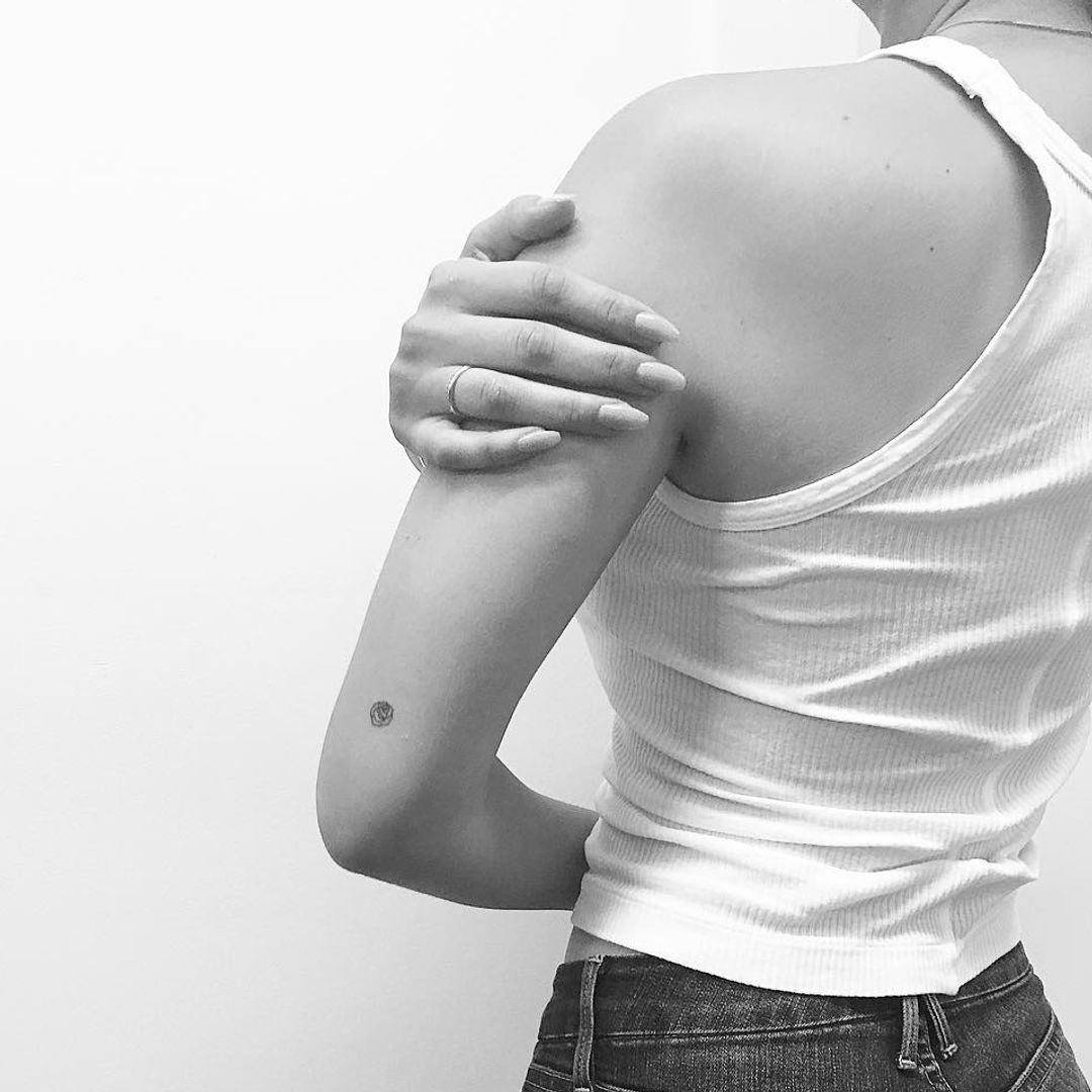 Bella Hadid's rose tattoo on her upper arm 