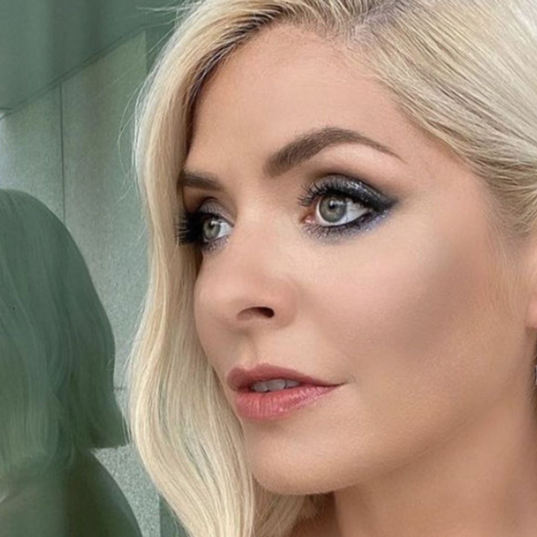 Holly Willoughby's £4 mascara revealed - and you should see her lashes