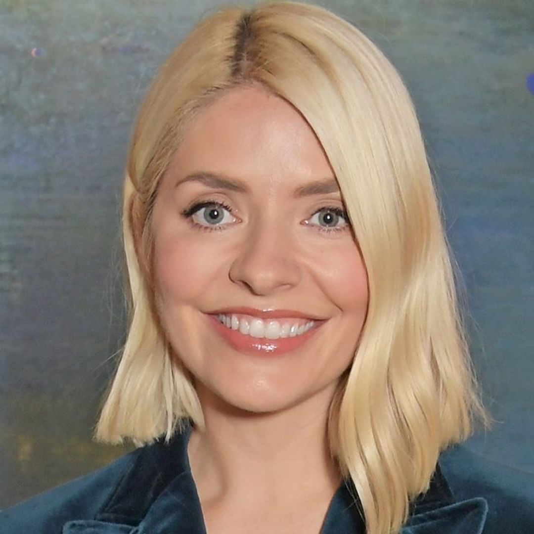 Holly Willoughby looks so different in makeup-free selfie - and we love her matching pyjamas