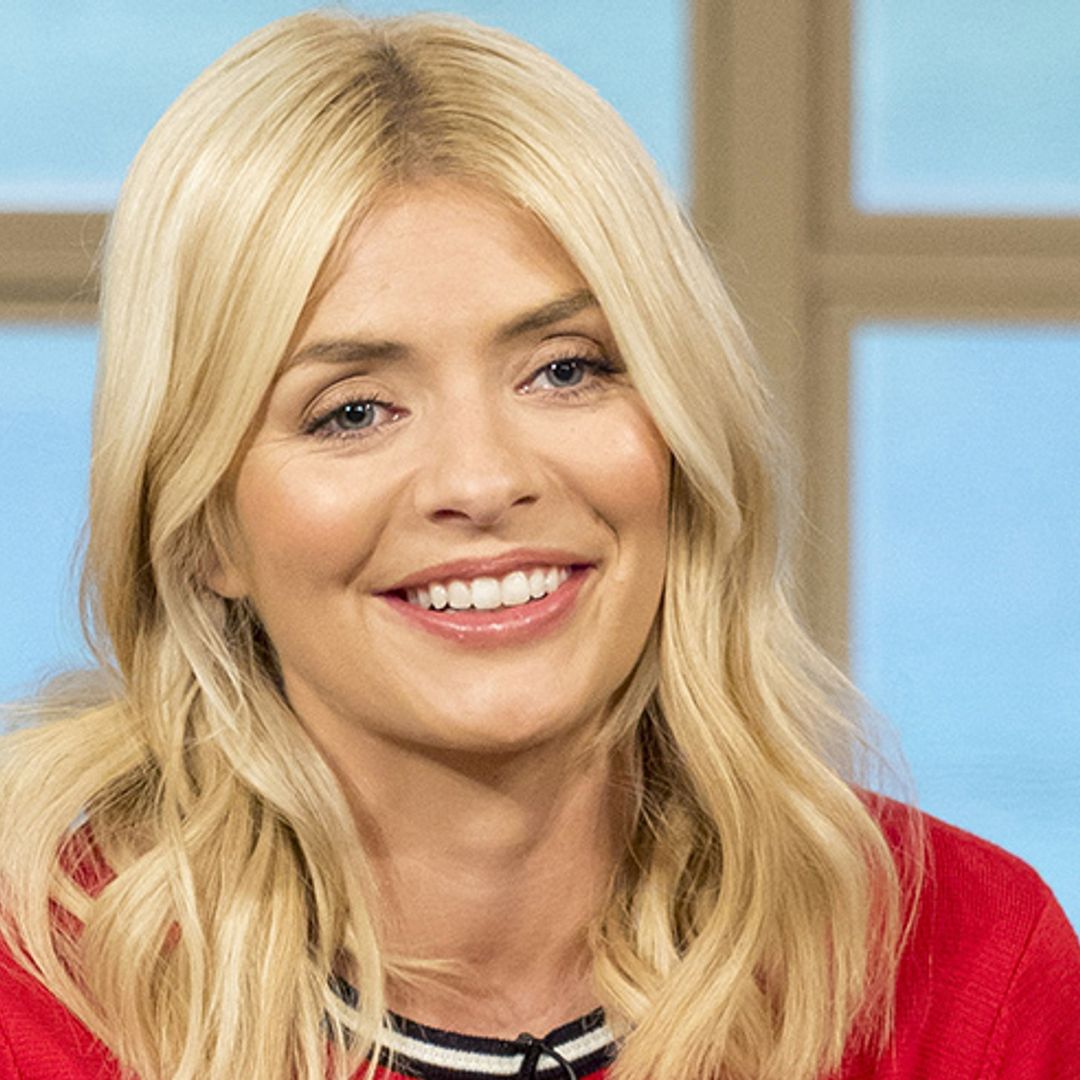 Holly Willoughby looks amazing in £15 olive skirt!