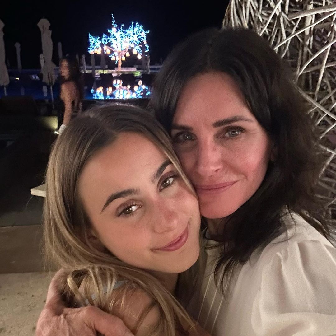 Courteney Cox and daughter Coco, 20,  twin for beautiful beach photo – 'Happy Birthday'