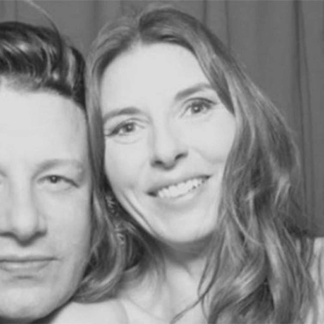 Jamie Oliver pays heartfelt tribute to Jools on anniversary – but begs her to stop doing this