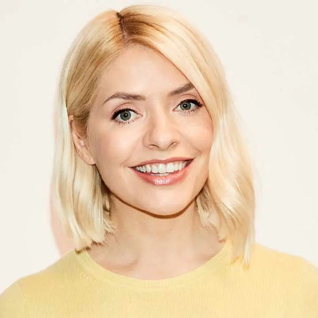 Holly Willoughby rocks her skinny jeans with unexpected This Morning outfit - and looks incredible