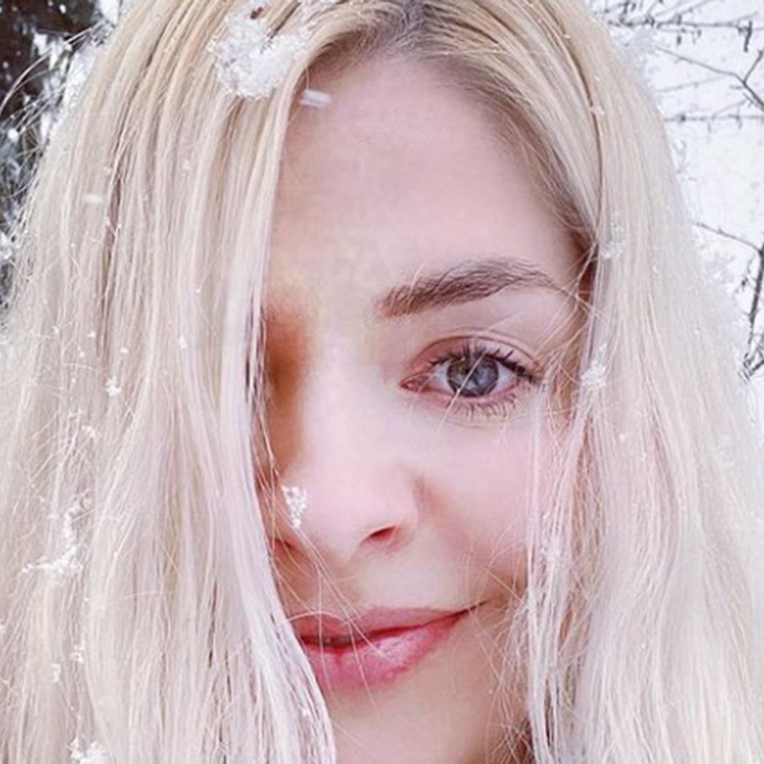 Dressed-down Holly Willoughby still manages to look super chic in face mask and puffer jacket