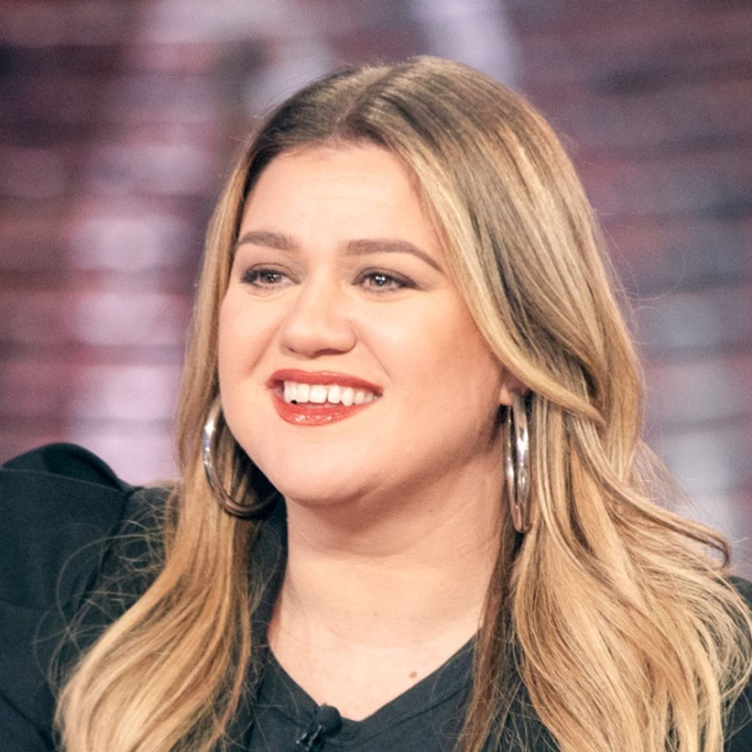 Kelly Clarkson relives beautiful memory with her two kids live on-air