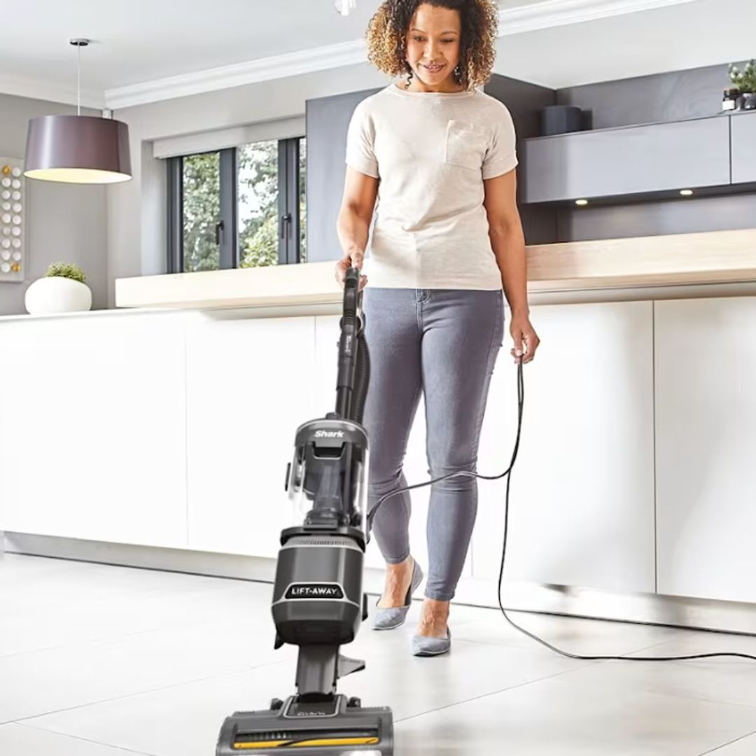 Shark Anti Hair Wrap Vacuum