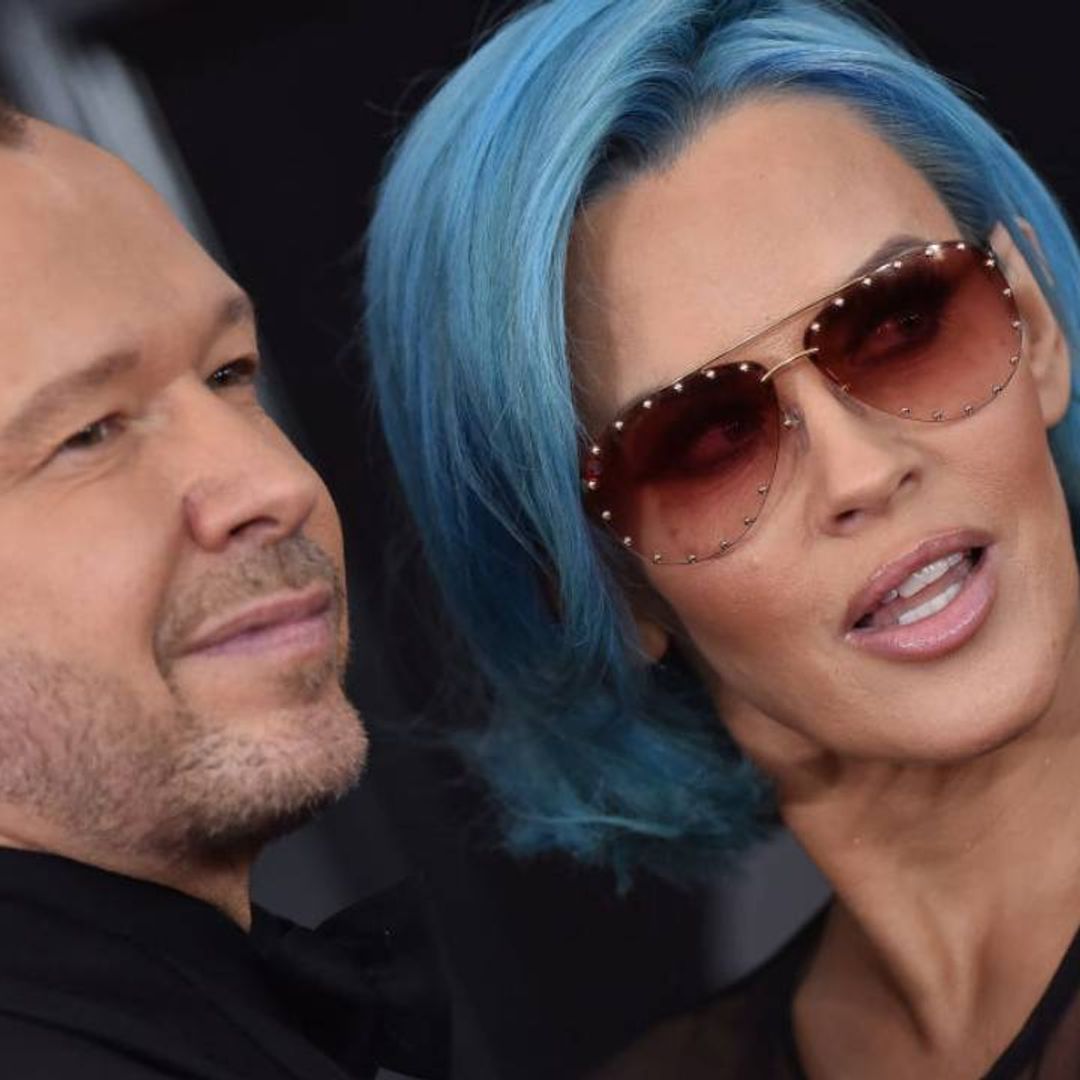 Donnie Wahlberg and Jenny McCarthy's bathtub inside Illinois home is straight out of Pretty Woman