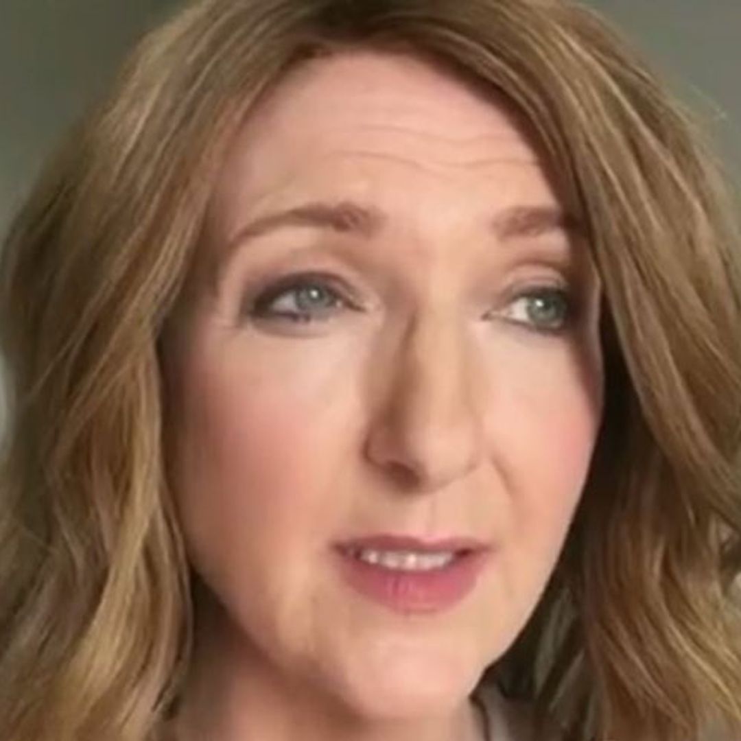 Victoria Derbyshire removes wig as she gives fans update on cancer treatment