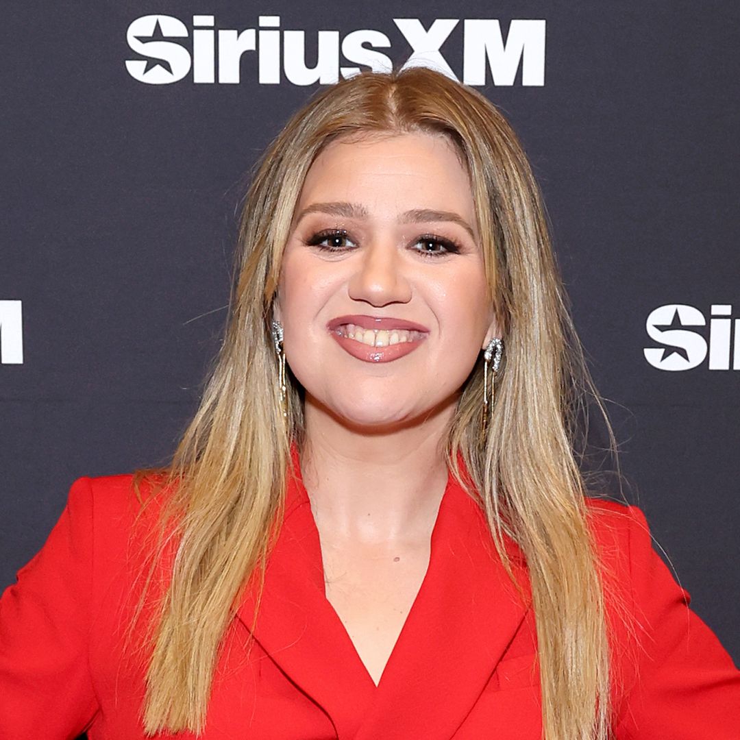Kelly Clarkson announces huge news that'll take her away from home with her two kids – details