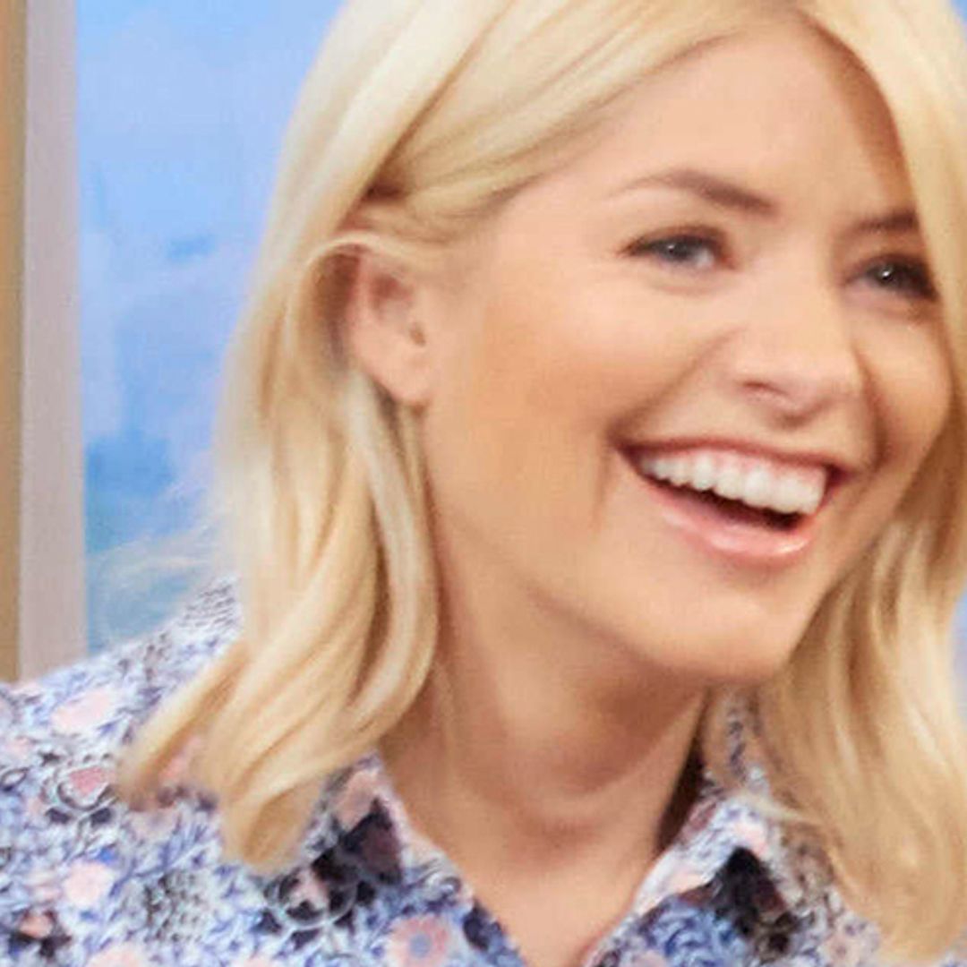 Holly Willoughby makes us want to buy this multi-coloured Aztec skirt, and STAT!
