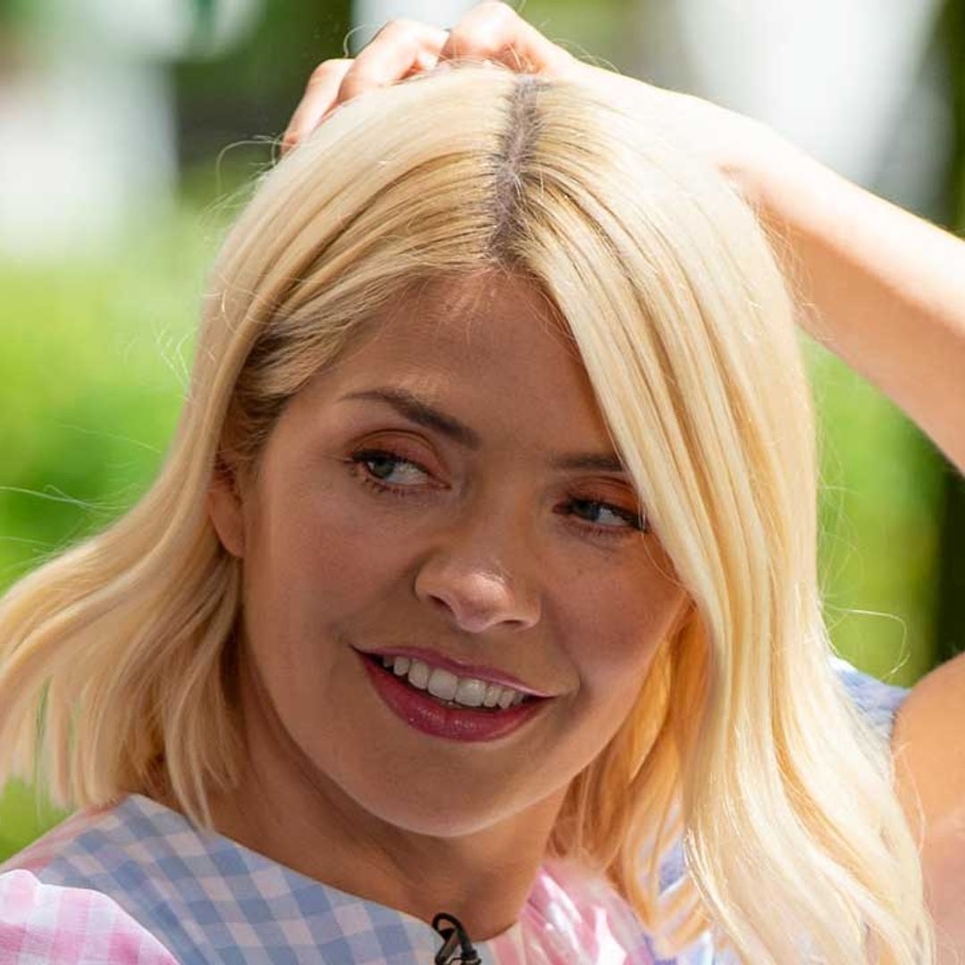 Holly Willoughby captivates fans in thigh-skimming mini dress