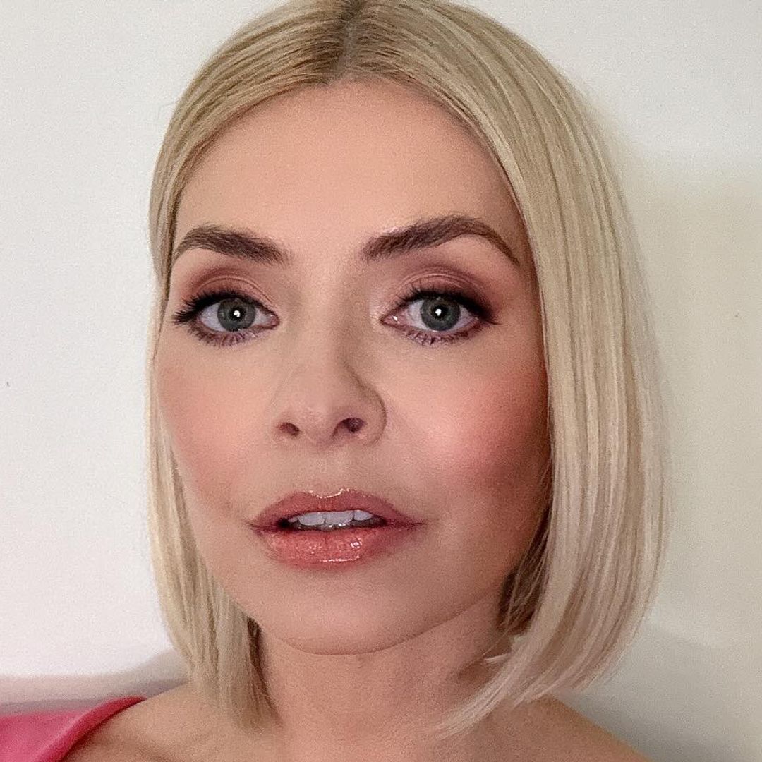 Holly Willoughby is a pin-up in slinky bow cut-out dress
