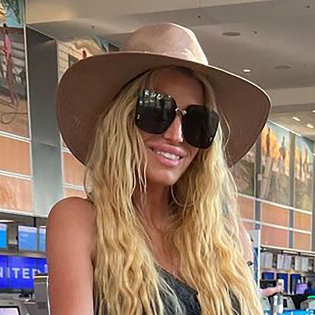 Jessica Simpson stuns in revealing sunset beach snap during 'sexy' Mexican getaway