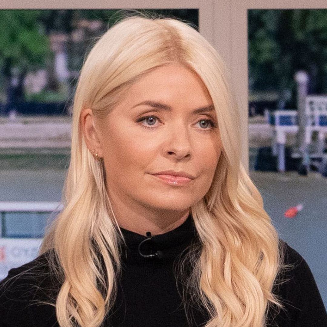 Holly Willoughby and Phillip Schofield make visit to pay respects to the Queen
