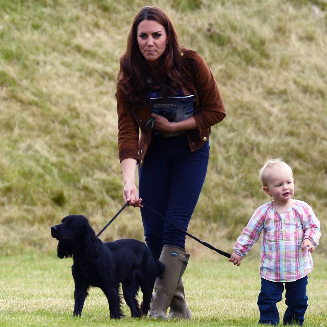 21 charming photos of Kate Middleton, Prince William and Princess Anne with their beloved pooches