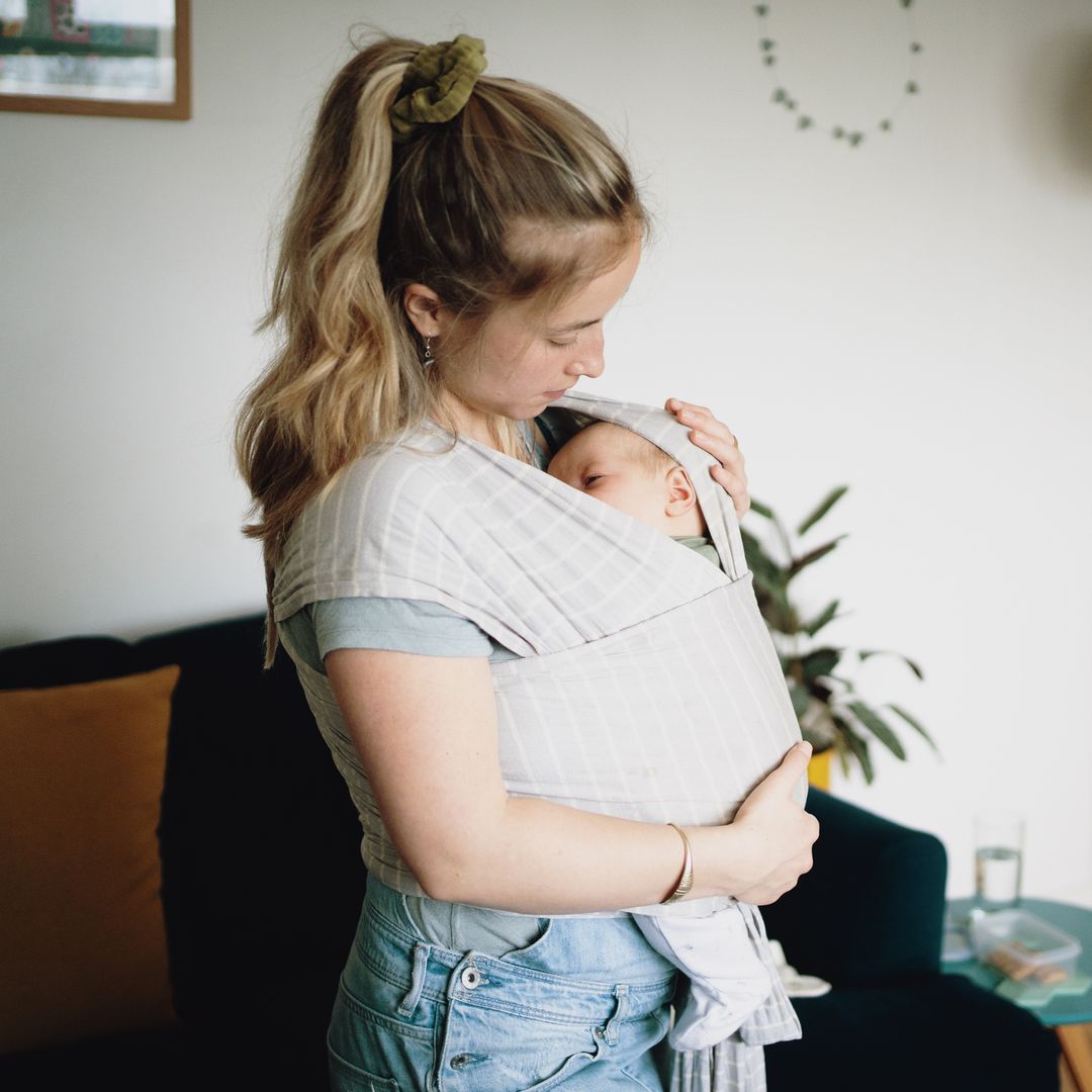 How to keep your baby safe in a sling - babywearing dos and don'ts
