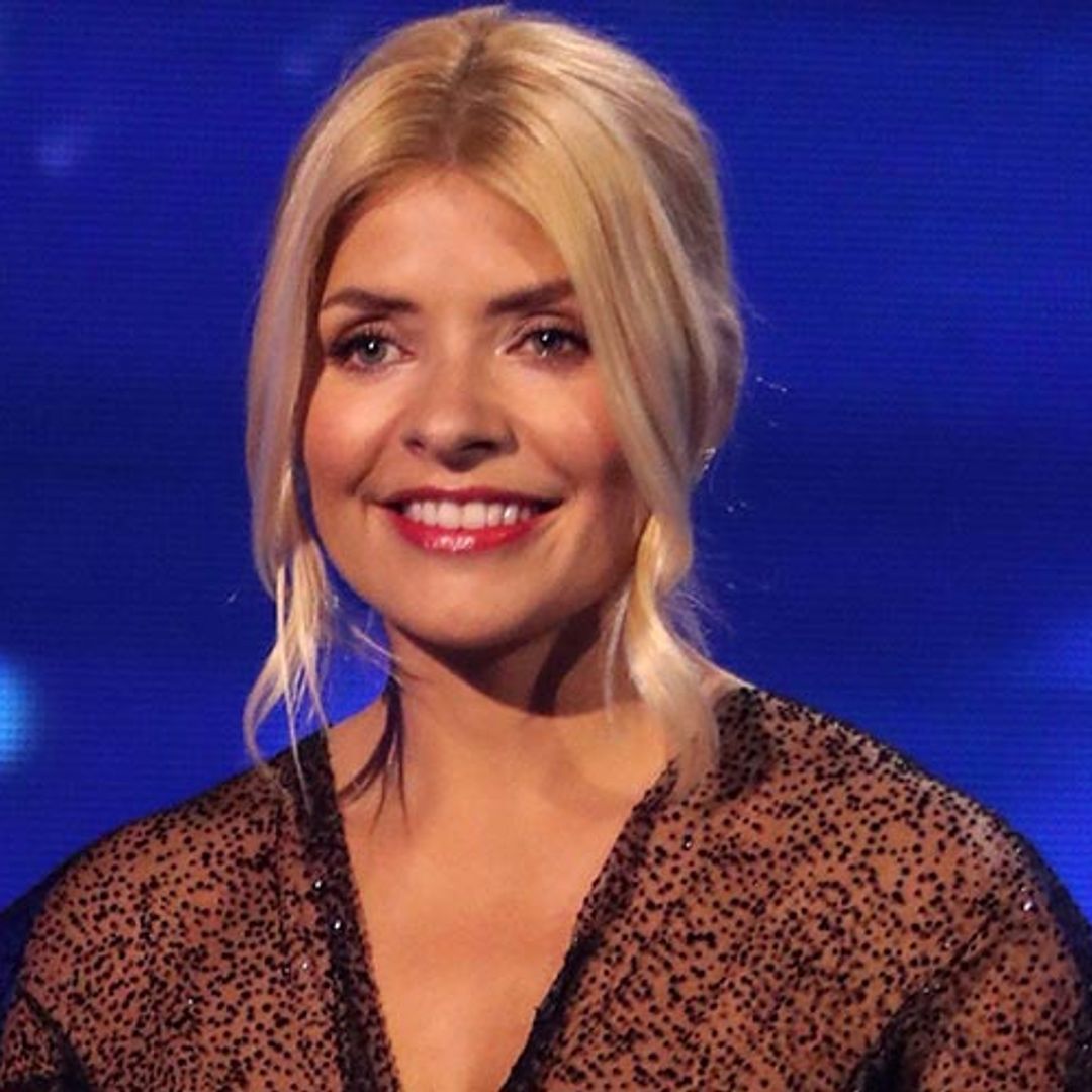 Holly Willoughby’s Dancing On Ice dress has the Internet in a frenzy