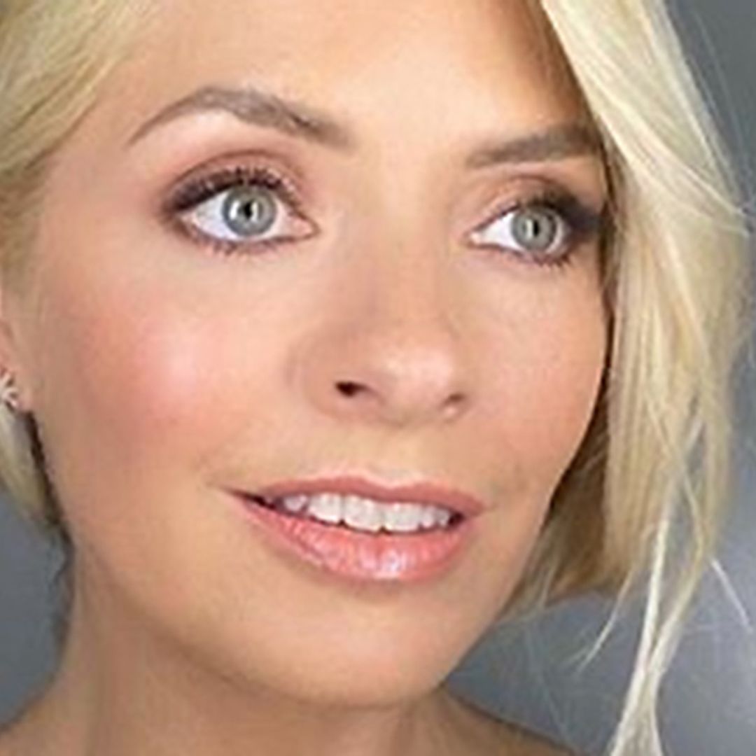 Holly Willoughby's grey tea dress kicks off This Morning in a very glam way