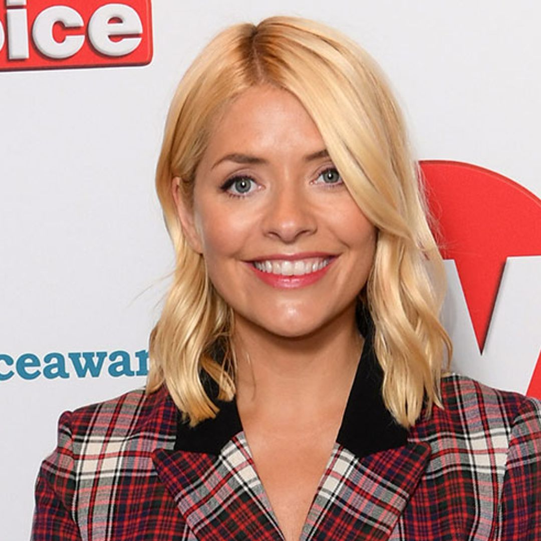 Holly Willoughby presents I'm a Celebrity in quirky PVC skirt on Tuesday night's show