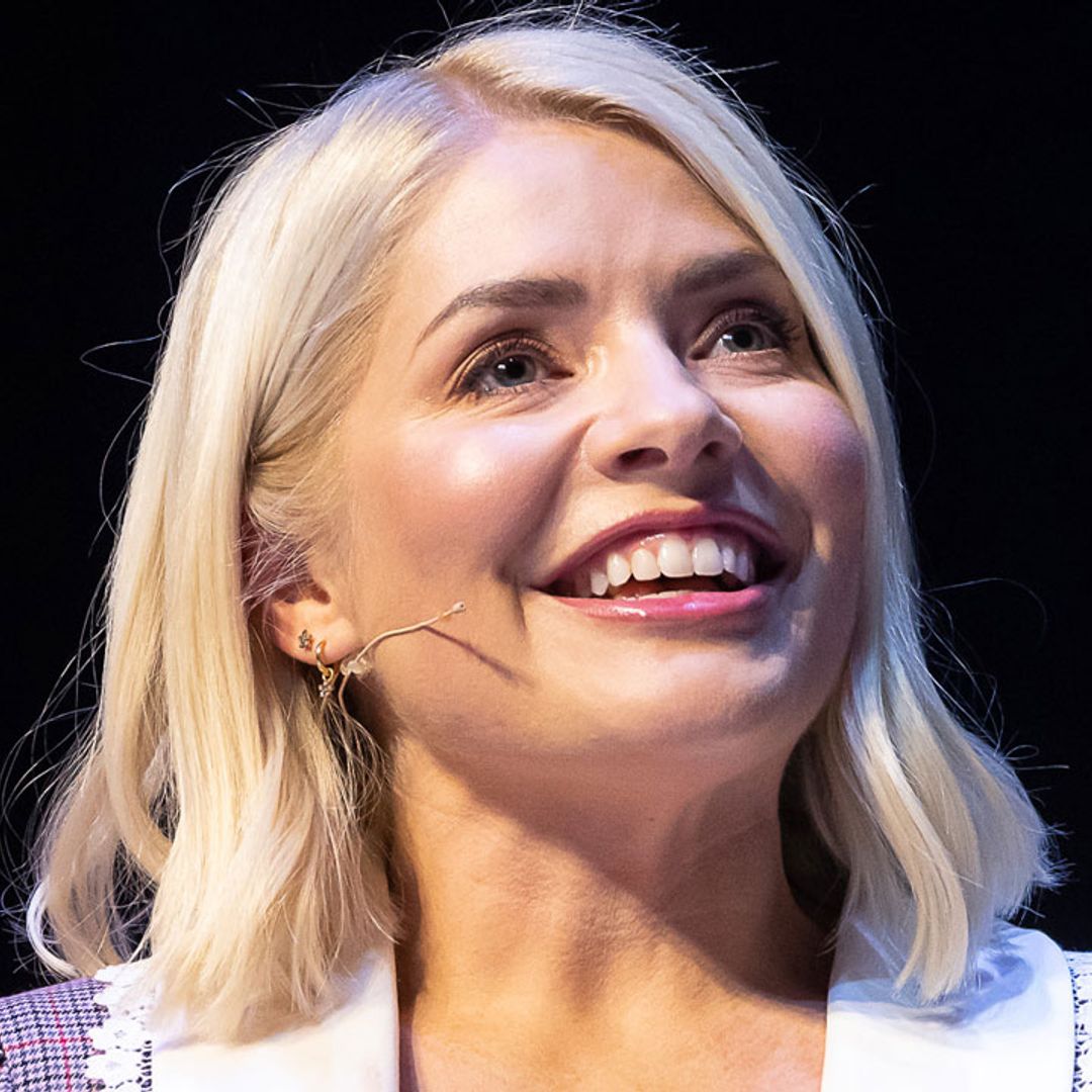 Holly Willoughby's Zara leather skirt gives her the best silhouette