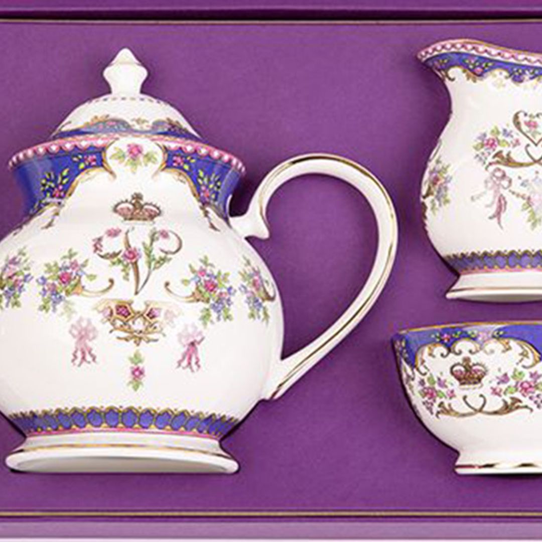 Drink tea like a royal: Buckingham Palace shop is selling a Queen Victoria tea set