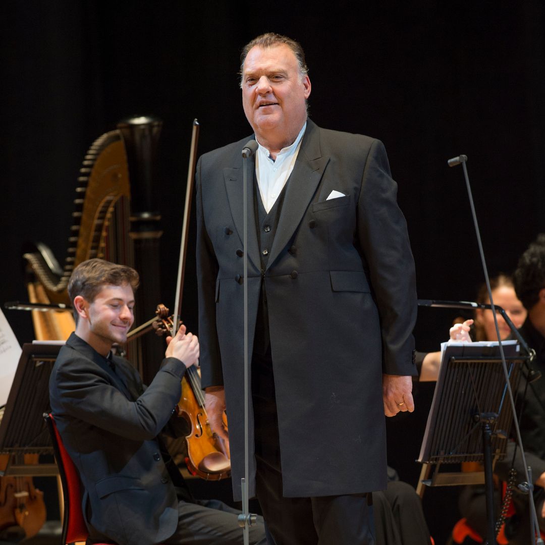 Bryn Terfel on stage singing