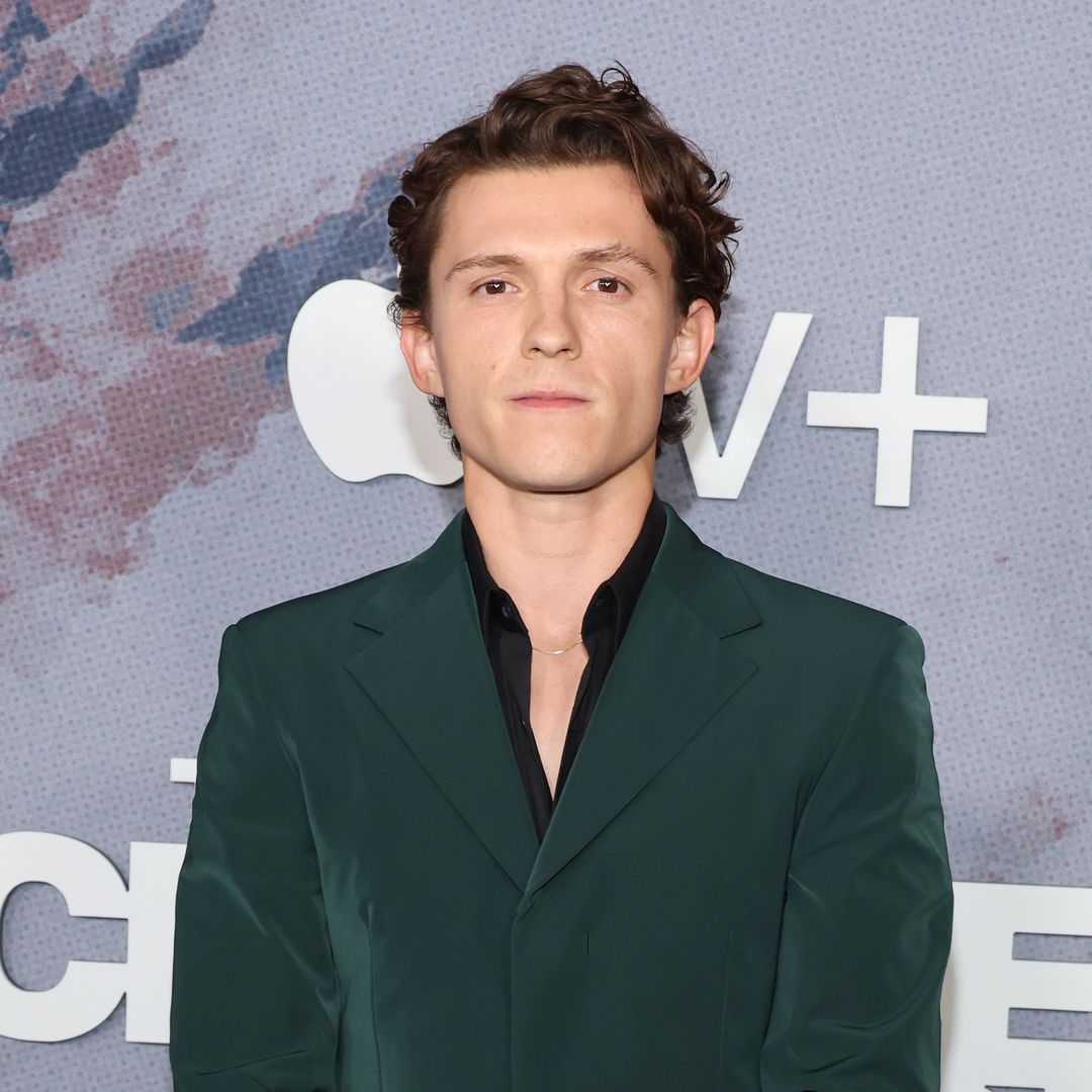 Tom Holland sparks reaction as he has fans seeing double with rare photo from family vacation