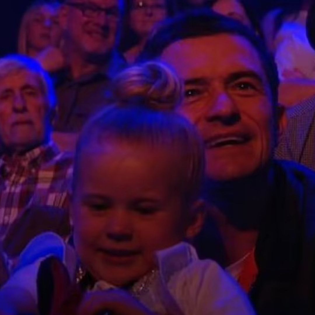 orlando bloom with daughter daisy dove on american idol