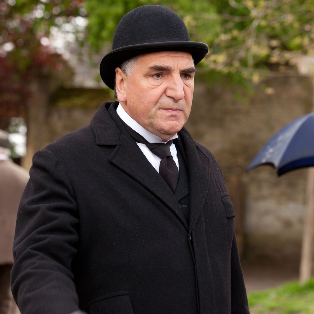 Downton Abbey star teams up with famous daughter for darkly comic drama - details